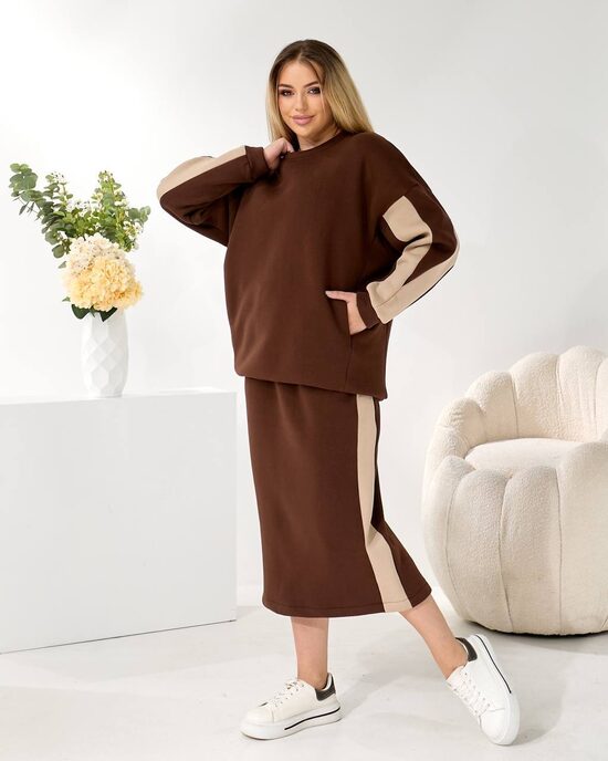 Sieviešu kostīms ar svārkiem